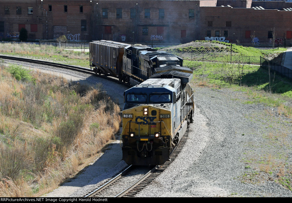 CSX 386 leads a short train L619-03